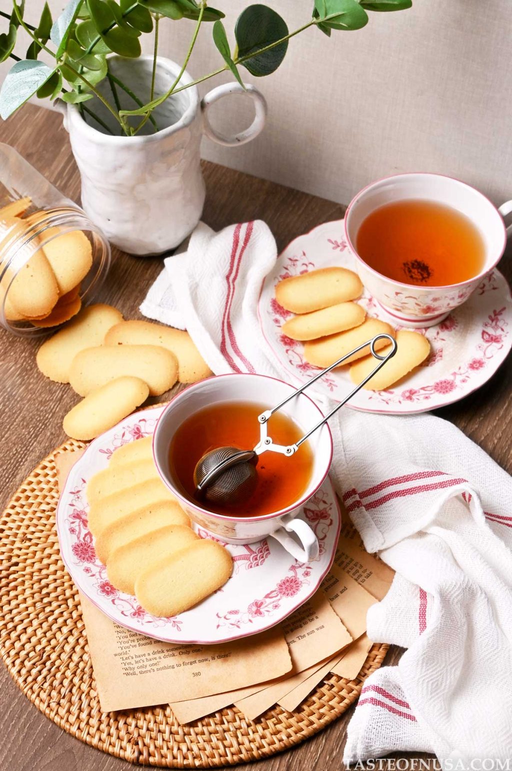 kue lidah kucing (langues de chat or cat tongue cookies)