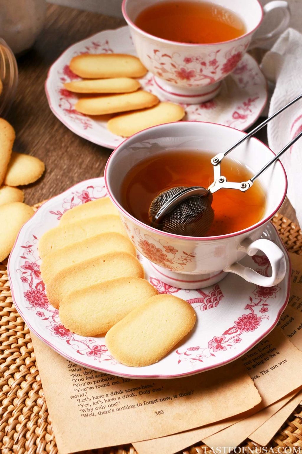 kue lidah kucing (langues de chat or cat tongue cookies)