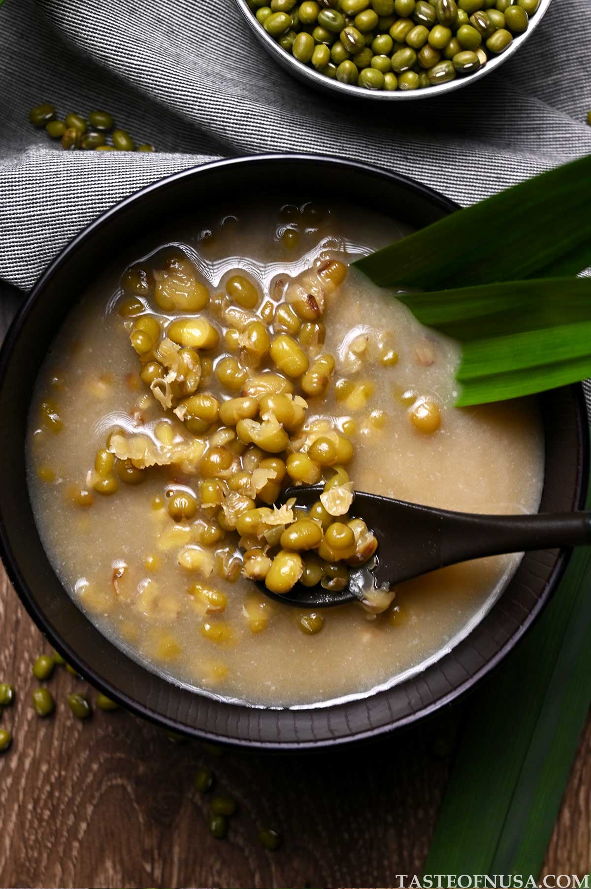mung bean soup or bubur kacang hijau